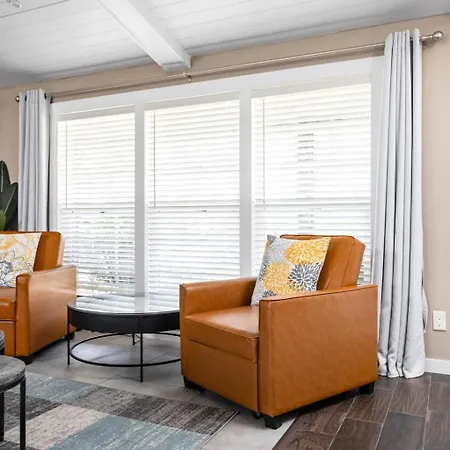 Villa Sleeps 12, Indoor And Outdoor Theaters, Batting Cage, & Games!